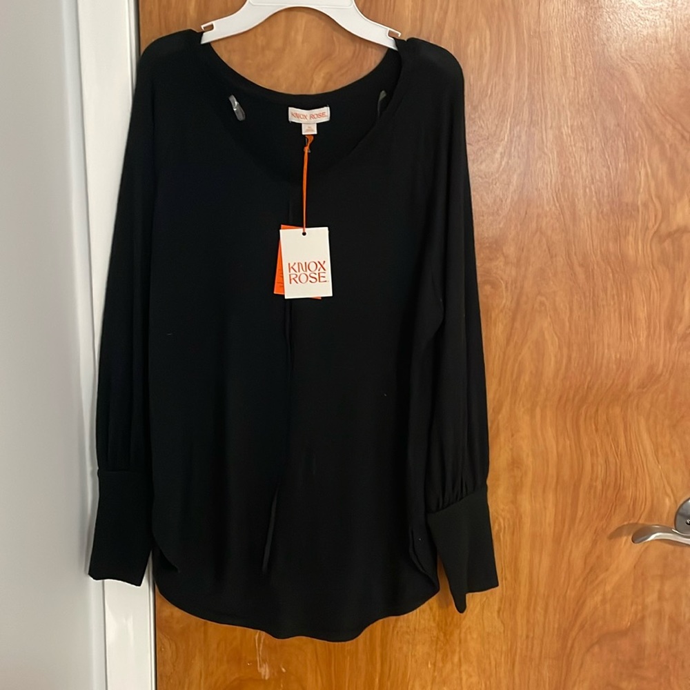 Long sleeve loss black top